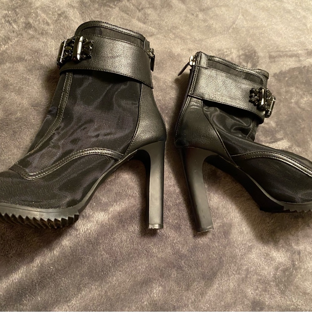 Karl Lagerfeld Paris women’s ankle stiletto pumps size 7 1/2
